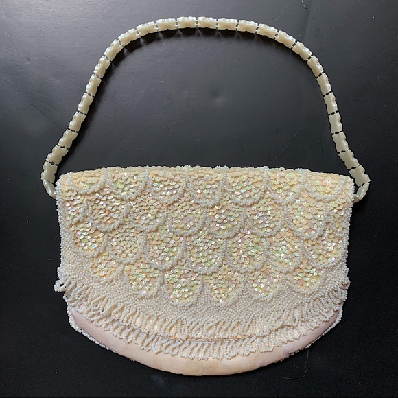 v i n t a g e :: Floral Scalloped Beaded Satin Lucite Envelope Purse - Picture 3 of 14